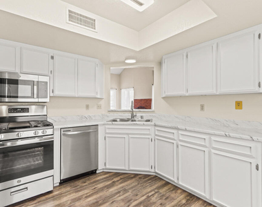 1861 Sonoma Place - Photo Thumbnail 15
