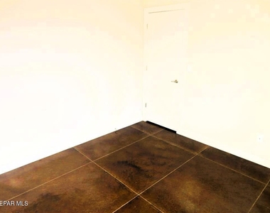 14829 Bert Cameron Avenue - Photo Thumbnail 9