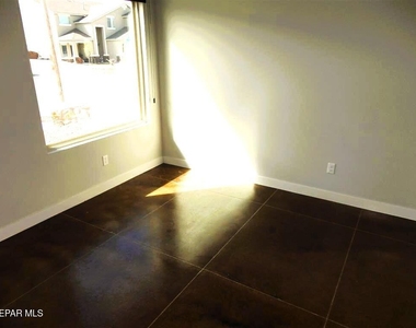 14829 Bert Cameron Avenue - Photo Thumbnail 6
