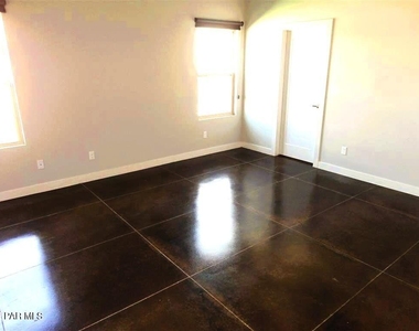 14829 Bert Cameron Avenue - Photo Thumbnail 10