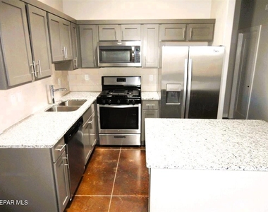 14829 Bert Cameron Avenue - Photo Thumbnail 4