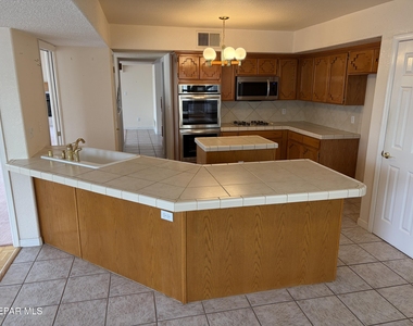 320 Avenida Mirador - Photo Thumbnail 11