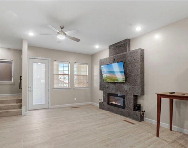 313 Vin Raliuga Court - Photo Thumbnail 9