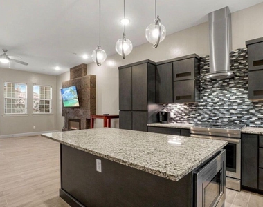 313 Vin Raliuga Court - Photo Thumbnail 8