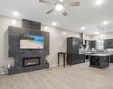 313 Vin Raliuga Court - Photo Thumbnail 4