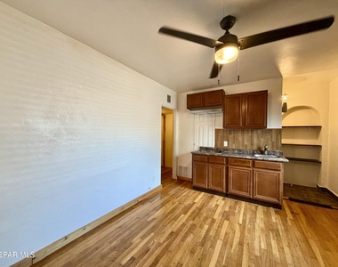 7404 Franklin Drive - Photo Thumbnail 6