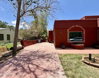 7404 Franklin Drive - Photo Thumbnail 2