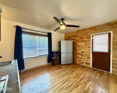 7404 Franklin Drive - Photo Thumbnail 5