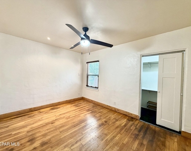 7404 Franklin Drive - Photo Thumbnail 9