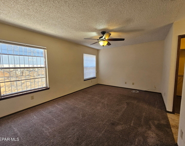 10604 Pleasant Hills Drive - Photo Thumbnail 9