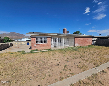 10604 Pleasant Hills Drive - Photo Thumbnail 13