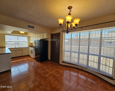 10604 Pleasant Hills Drive - Photo Thumbnail 5