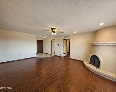 10604 Pleasant Hills Drive - Photo Thumbnail 2