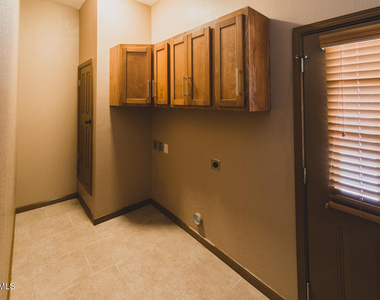 326 Coates Drive - Photo Thumbnail 10