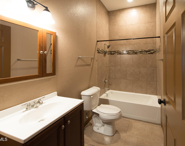 326 Coates Drive - Photo Thumbnail 4