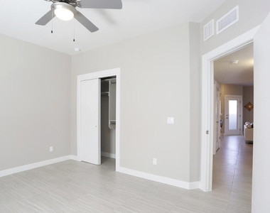 410 Thorn Avenue - Photo Thumbnail 10