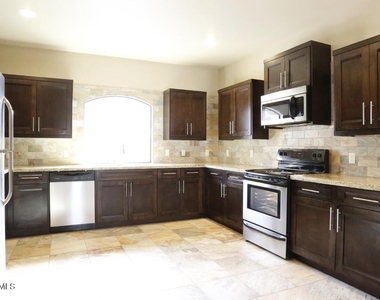 5501 N Stanton Street - Photo Thumbnail 6