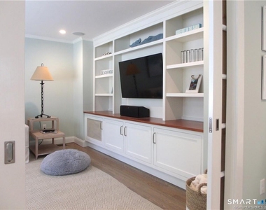 8 Lawson Drive - Photo Thumbnail 5