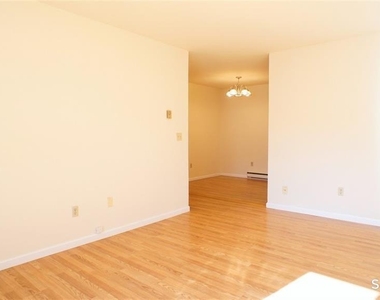 37 Ferris Avenue - Photo Thumbnail 2