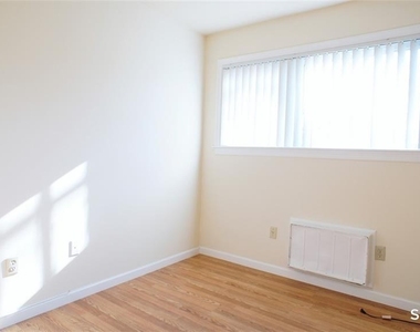 37 Ferris Avenue - Photo Thumbnail 6