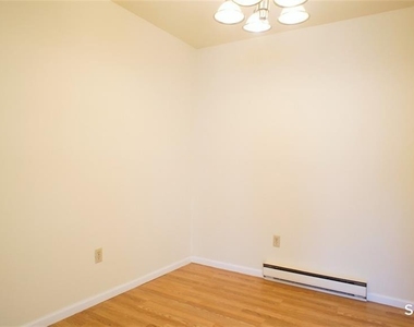 37 Ferris Avenue - Photo Thumbnail 4