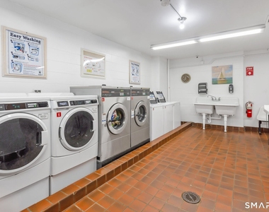 44 Strawberry Hill Avenue - Photo Thumbnail 16