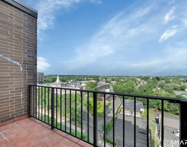 44 Strawberry Hill Avenue - Photo Thumbnail 14