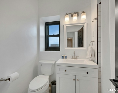 44 Strawberry Hill Avenue - Photo Thumbnail 10