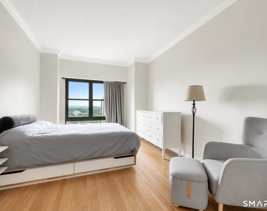 44 Strawberry Hill Avenue - Photo Thumbnail 12