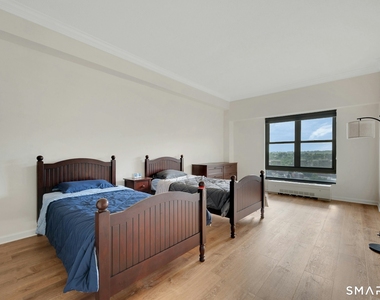 44 Strawberry Hill Avenue - Photo Thumbnail 11