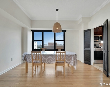 44 Strawberry Hill Avenue - Photo Thumbnail 7