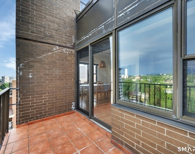 44 Strawberry Hill Avenue - Photo Thumbnail 15