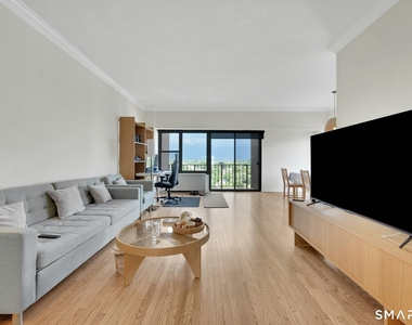 44 Strawberry Hill Avenue - Photo Thumbnail 2