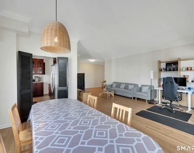 44 Strawberry Hill Avenue - Photo Thumbnail 6