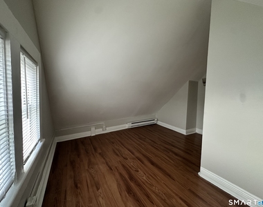 76-78 Sanford Avenue - Photo Thumbnail 4