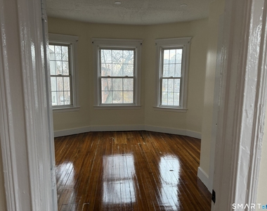 204 Homestead Avenue - Photo Thumbnail 2