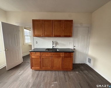 204 Homestead Avenue - Photo Thumbnail 5
