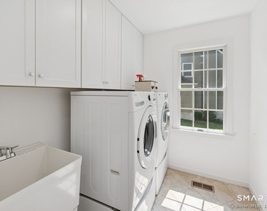 88 Edward Place - Photo Thumbnail 17