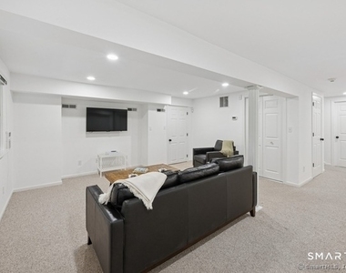 88 Edward Place - Photo Thumbnail 31