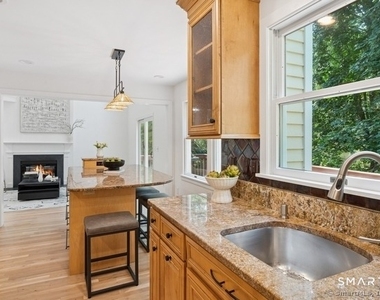 88 Edward Place - Photo Thumbnail 7