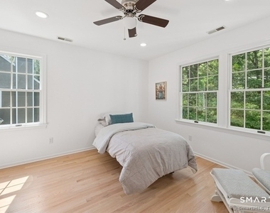 88 Edward Place - Photo Thumbnail 27