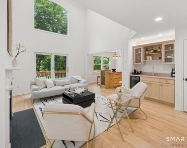88 Edward Place - Photo Thumbnail 12