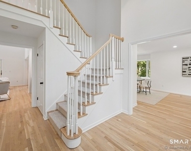 88 Edward Place - Photo Thumbnail 2