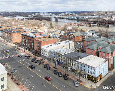 584 Main Street - Photo Thumbnail 7