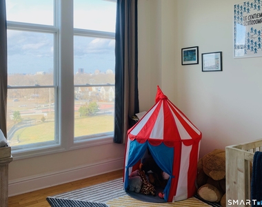 200 Harbour Close - Photo Thumbnail 9