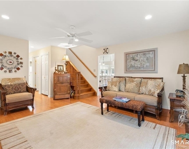 4 Eastview Road - Photo Thumbnail 10
