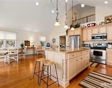 4 Eastview Road - Photo Thumbnail 2