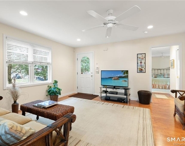 4 Eastview Road - Photo Thumbnail 9