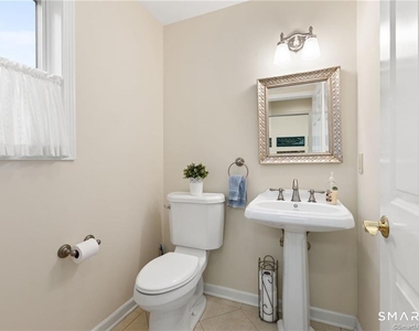 4 Eastview Road - Photo Thumbnail 11