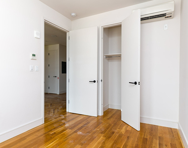 321 Wythe Ave - Photo Thumbnail 6